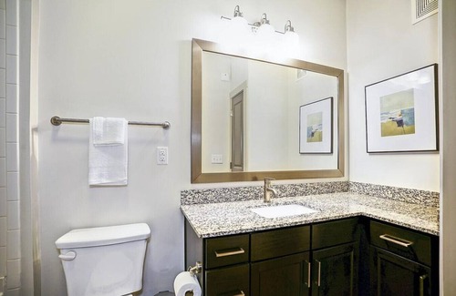 Crestline Heights Apartment | Landing at 4700 Colonnade - 1 Bedroom in Overton