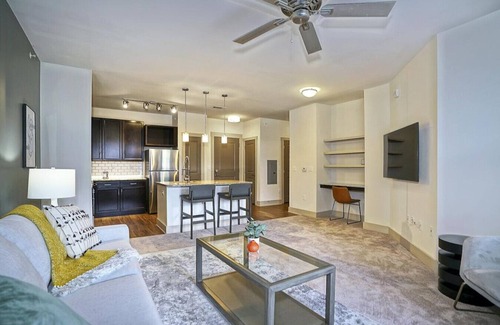 Crestline Heights Apartment | Landing at 4700 Colonnade - 1 Bedroom in Overton