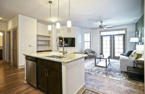 Crestline Heights Apartment | Landing at 4700 Colonnade - 1 Bedroom in Overton