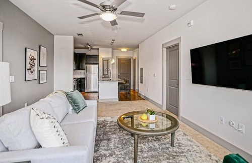 Crestline Heights Apartment | Landing at 4700 Colonnade - 1 Bedroom in Overton