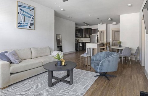 Crestline Heights Apartment | Landing at 4700 Colonnade - 2 Bedrooms in Overton