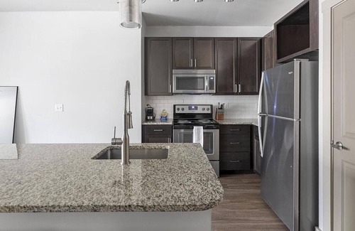 Crestline Heights Apartment | Landing at 4700 Colonnade - 2 Bedrooms in Overton