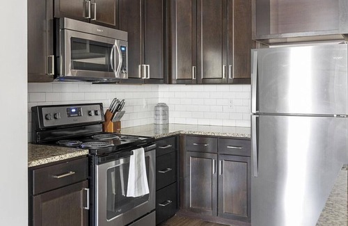 Crestline Heights Apartment | Landing at 4700 Colonnade - 2 Bedrooms in Overton