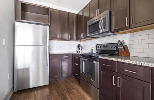 Crestline Heights Apartment | Landing at 4700 Colonnade - 2 Bedrooms in Overton