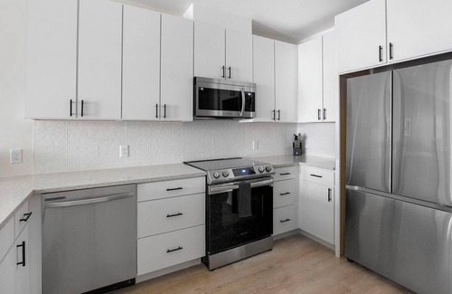 Civic Center Apartment | Landing at akin Golden Triangle - 1 Bedroom in .