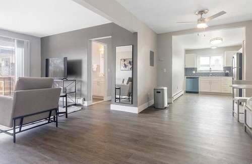 Ann Arbor Apartment | Landing at Arbor Haus - 2 Bedrooms in Carpenter