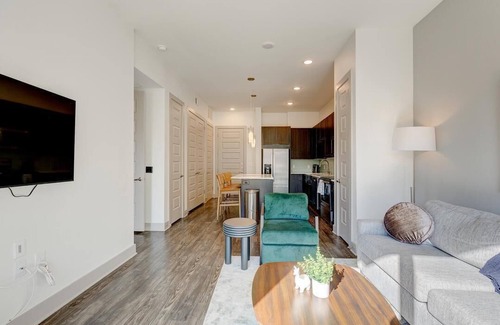 Fort Worth Apartment | Landing at Atlas Waterside Apartments - 1 Bedroom in Downtown Benbrook