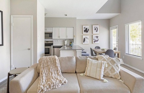 Fort Worth Apartment | Landing at Axis Waterfront - 1 Bedroom in Downt.