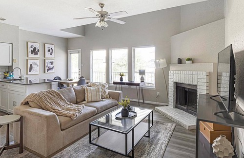 Fort Worth Apartment | Landing at Axis Waterfront - 1 Bedroom in Downt.