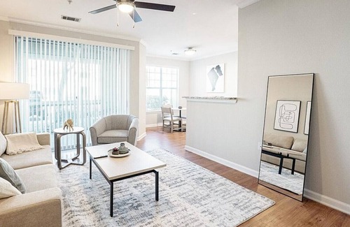 Mount Pleasant Apartment | Landing at Belle Hall Apartments - 1 Bedroom in Downtown Mount Pleasant