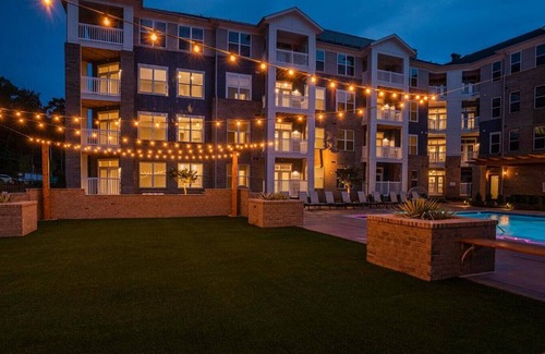 Chapel Hill Apartment | Landing at Blu on Farrington - 1 Bedroom in Woodland Acres