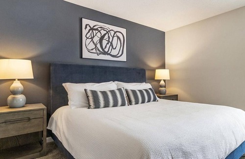 North Raleigh Apartment | Landing at Bridges at North Hills - 1 Bedroom in North Raleigh