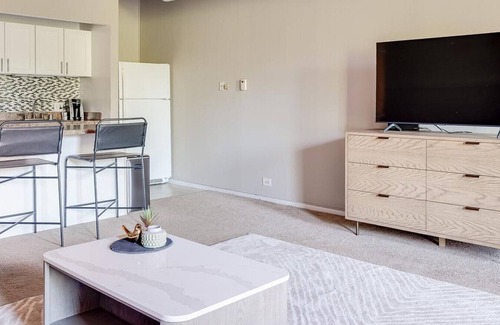 Old Town Apartment | Landing at Cobbler Square Loft Apartments - Studio in Near North Side