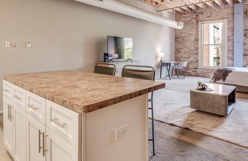 Old Town Apartment | Landing at Cobbler Square Loft Apartments - Studio in Near North Side