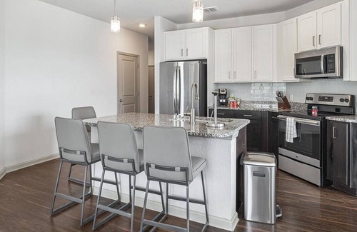 Fort Worth Apartment | Landing at Cortland Ridglea - 2 Bedrooms in Fort Worth