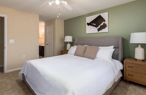 Jamestown Apartment | Landing at Crowne at James Landing Apartments - 2 Bedrooms in Downtown High Point