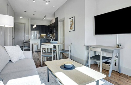 Memorial Apartment | Landing at District at Memorial Apartments - 2 Bedrooms in Memorial City