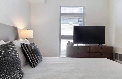 Town Center Apartment | Landing at District Flats Apartments - 1 Bedroom in Town Center