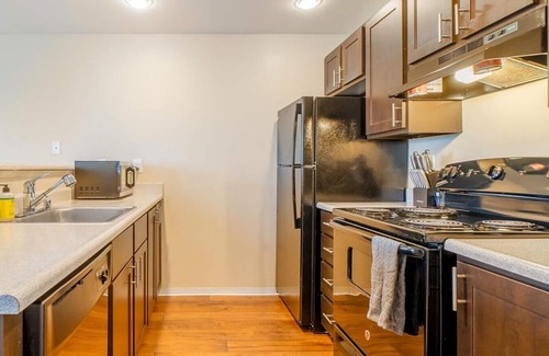 Renton Apartment | Landing at Echo Mountain - 2 Bedrooms in Downtown Kent