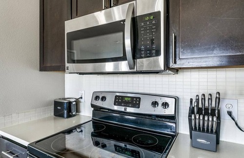 Katy Apartment | Landing at Falcon at Grand Harbor - 2 Bedrooms in West Cypress