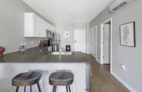 Nashville Apartment | Landing at Fifty Forty Flats - 1 Bedroom in Lenox Village