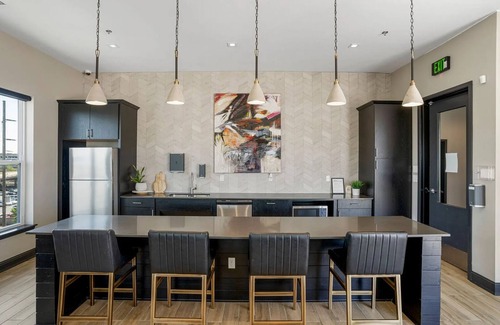 Brady Arts District Apartment | Landing at Flats on Archer - 1 Bedroom in Downtown