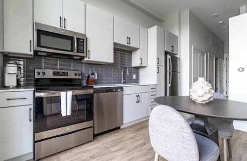 Downtown Apartment | Landing at Foster on the Park - Studio in Downtown