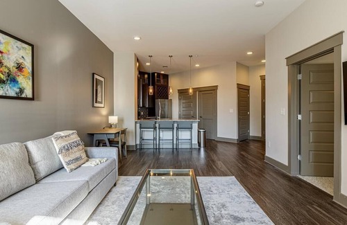 Vickery Meadow Apartment | Landing at Galleries at Park Lane - 1 Bedroom in Vickery Meadow