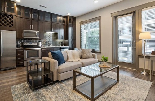 Vickery Meadow Apartment | Landing at Galleries at Park Lane - Studio in Vickery Meadow