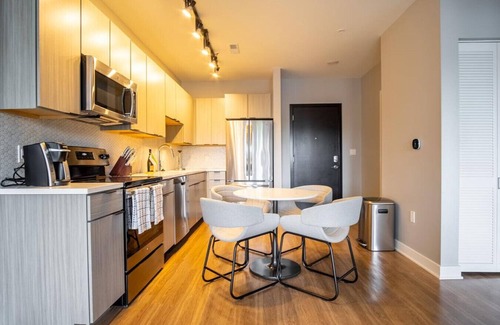 Tower Grove East Apartment | Landing at Grand Flats - 2 Bedrooms in Compton Heights