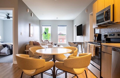 Tower Grove East Apartment | Landing at Grand Flats - 2 Bedrooms in Compton Heights