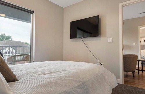 Compton Heights Apartment | Landing at Grand Flats - 2 Bedrooms in Compton Heights