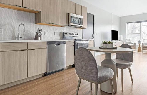 Compton Heights Apartment | Landing at Grand Flats - Studio in Compton Heights
