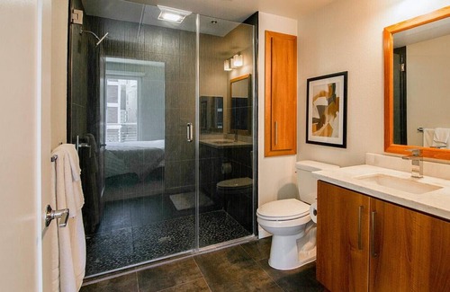 Little Italy Apartment | Landing at Instrata Little Italy (formerly Broadstone Little Italy) - 2 Bedrooms in Little Italy