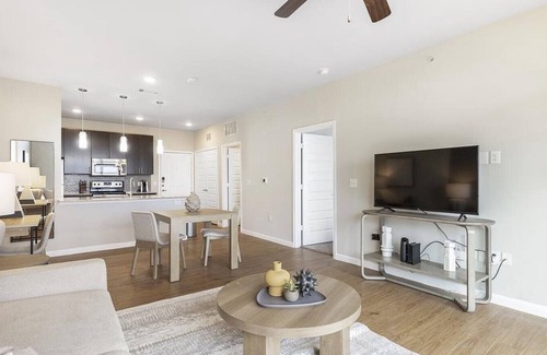 Wetmore Apartment | Landing at Landmark Grandview - 1 Bedroom in North Central