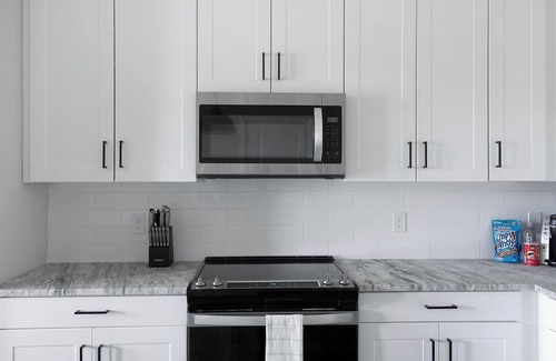 Huntsville Apartment | Landing at Laurel at Dry Creek - 1 Bedroom in E.