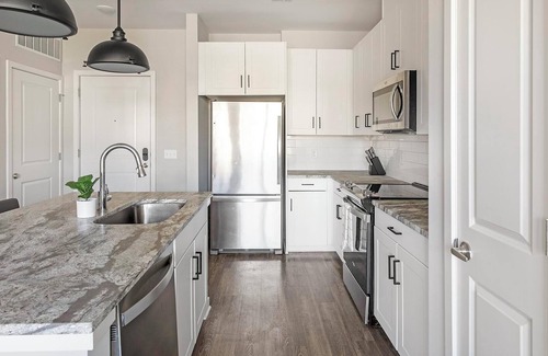 Huntsville Apartment | Landing at Laurel at Dry Creek - 1 Bedroom in E.