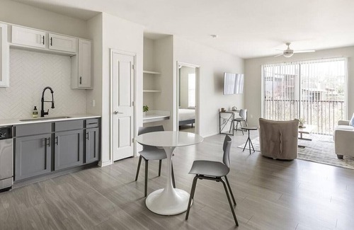 Kessler Apartment | Landing at Lofts at Sylvan Thirty - 2 Bedrooms in East Oak Cliff