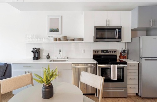 Mann Apartment | Landing at Madrone - 1 Bedroom in Central District