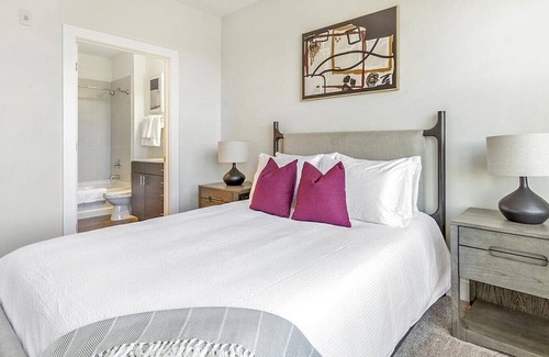 NoDa Apartment | Landing at Mercury NoDa - 2 Bedrooms in North Charlotte
