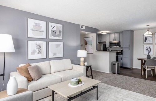 Lewis Center Apartment | Landing at Oak Creek at Polaris - 1 Bedroom in Downtown Columbus