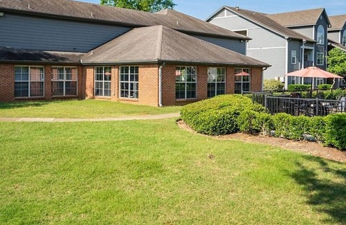 Southaven Apartment | Landing at Oak Hollow Apartments - 2 Bedrooms in Downtown Southaven