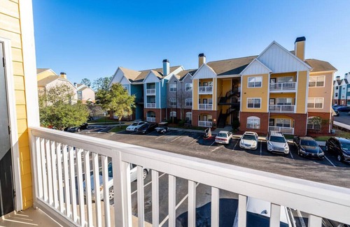 Jacksonville Apartment | Landing at Oaks at Normandy - 3 Bedrooms in Rolling Hills