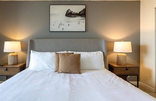Logan Square Apartment | Landing at One Franklin Town - 1 Bedroom in Center City