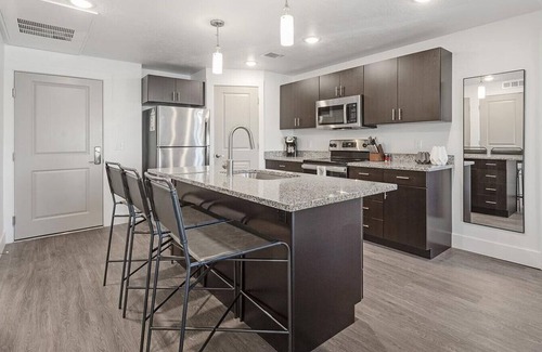 Draper Apartment | Landing at Point of View Apartments - 2 Bedrooms in Downtown Draper