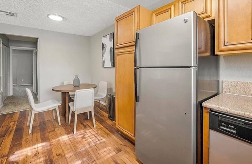 Peccole Ranch Apartment | Landing at Reflections at the Lakes - 1 Bedroom in The Section Seven