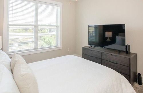 River District Apartment | Landing at Sawmill Point Apartments - 1 Bedroom in Historic District