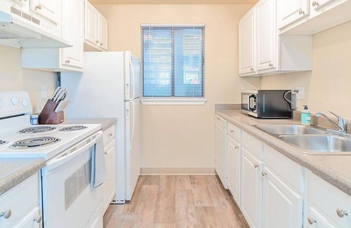 Grass Lawn Apartment | Landing at Skyline Redmond - 2 Bedrooms in Grass Lawn