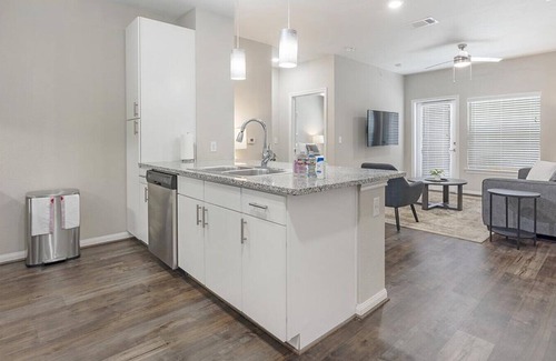 Stone Oak Apartment | Landing at The Abbey at Sonterra - 2 Bedrooms in Stone Oak