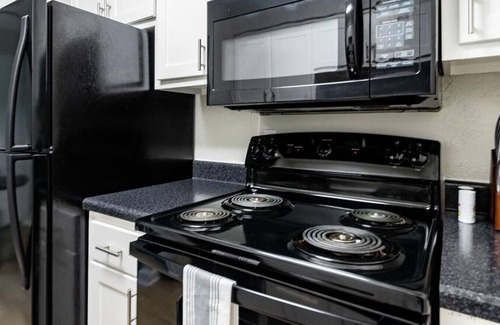 Hermitage Apartment | Landing at The Arbours of Hermitage - 1 Bedroom in Downtown Hermitage